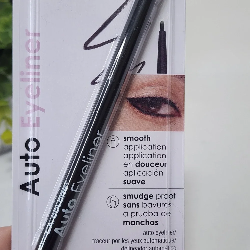 L.A. COLORS Auto Eyeliner Black C62189 Smudge Proof Pencil ~ Cruelty-Free ~ New